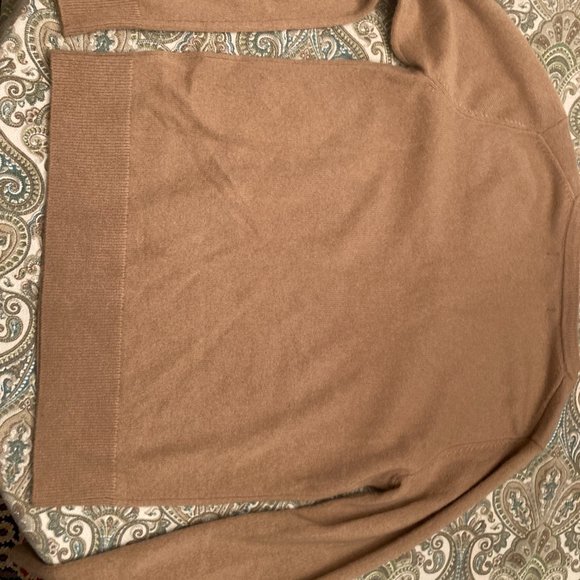 Quince Mongolian Cashmere V-Neck Sweater - Picture 10 of 10